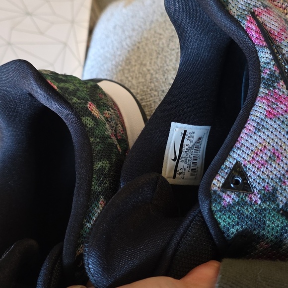 Nike Adds Floral Patterns To The Kyrie Low 1 Size 10.5 - Picture 9 of 9